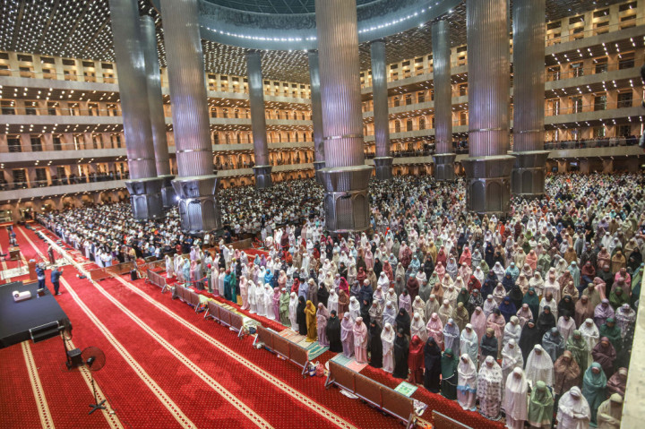 Merawat Kekhusyukan Tarawih: Dzikir di Antara Rakaat dalam Khazanah Ulama