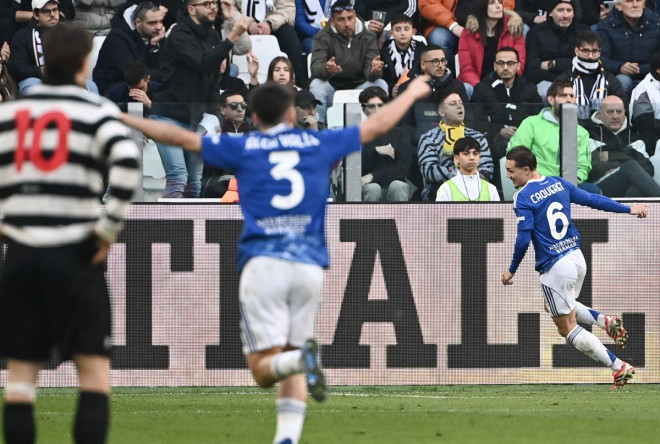 Pemain Como, Maxence Caqueret, merayakan gol ke gawang Juventus (AFP/Isabella Bonotto)