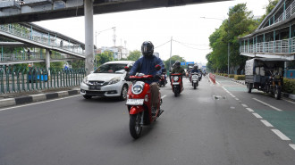 Tips Mencegah Kantuk Saat Berkendara Motor di Waktu Puasa