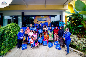 Sambut Ramadan, Al Azhar Memorial Garden Bagi-Bagi Sembako untuk