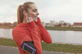 Kata Dokter IPB, Earphone Bluetooth Ternyata Gak Bikin Otak