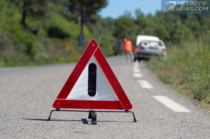Jangan Abaikan Penggunaan Segitiga Pengaman saat Mobil Mogok!