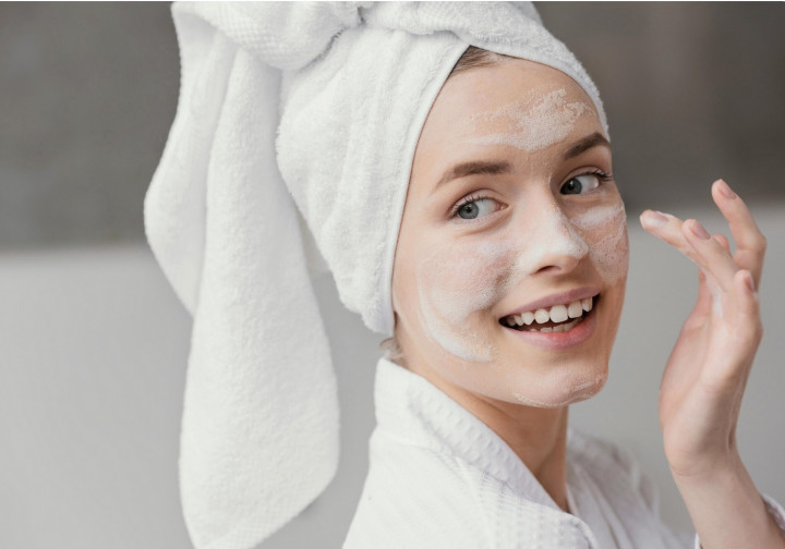 4 Sabun Cuci Muka pH Balance Favorit yang Kulit Bersih, Lembap, dan Skin Barrier Tetap Aman