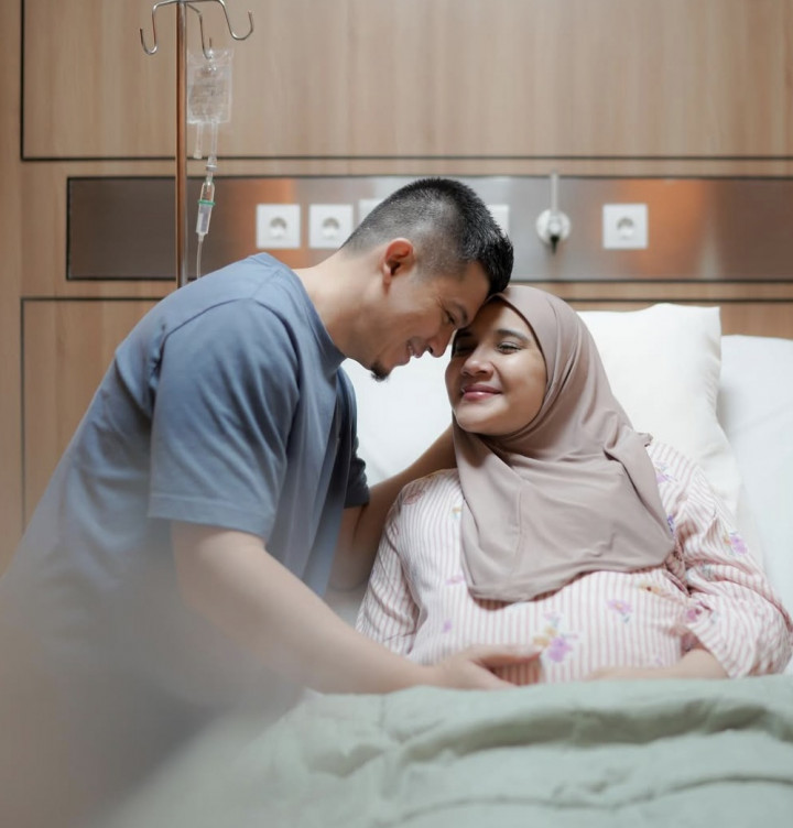 Momen Langka! Bayi Zaskia Sungkar Lahir En Caul, Ini Penjelasan Medisnya