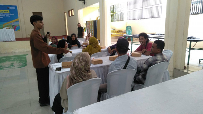 Pelatihan peningkatan kapasitas UMKM di kawasan wisata Pantai Viral Bagek Kembar. Foto: PLN EPI 