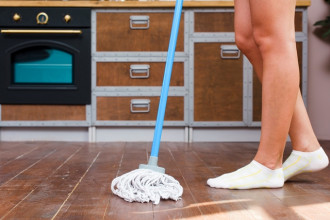 Cara Mengepel Lantai agar Kinclong dan Tidak Kusam