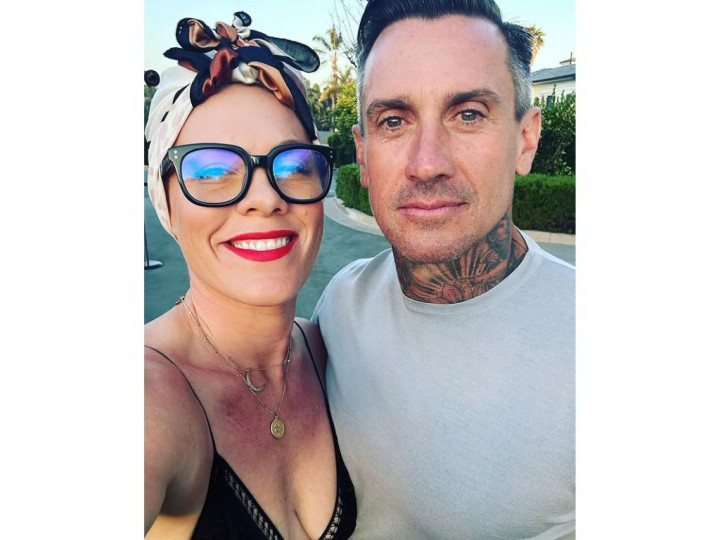 PINK Bantah Kabar Cerai, Beri Pesan Menohok untuk Media Gosip