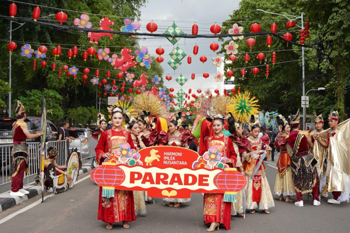 Warna-Warni Lapangan Banteng, Saat Tradisi Tionghoa dan Nusantara Melebur dalam Satu Parade