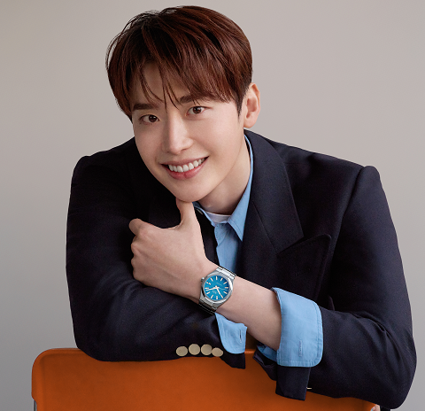 Pesona Lee Jong-Suk, Brand Ambassador MIDO 'Multifort 8 One Crown'