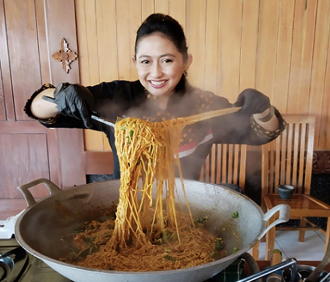 Menurut Chef Elisa, pemakaian bumbu serbaguna membuat proses memasak jadi lebih cepat, praktis, dan hasilnya tetap lezat. (Foto: Dok. Istimewa)