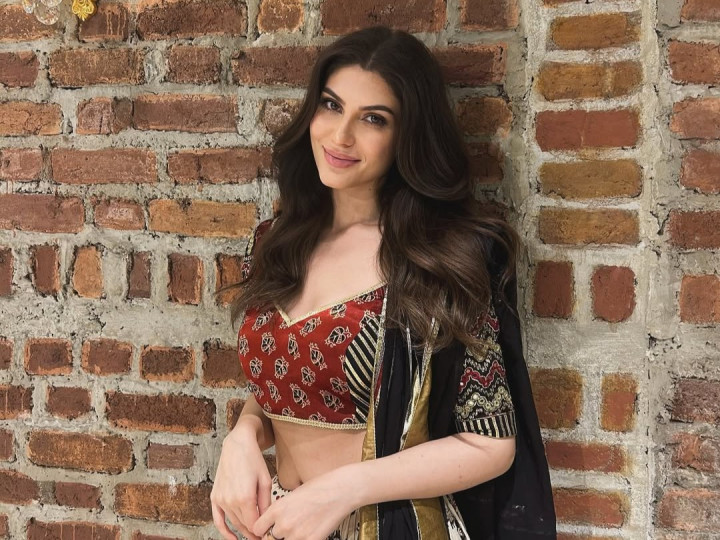 Reaksi Aktris Iran Elnaaz Norouzi atas Kematian Ali Khamenei: Kabar Paling Luar Biasa!