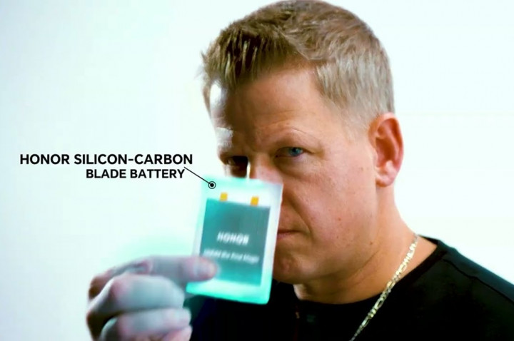 Honor Kenalkan Baterai Ultra-Tipis Kapasitas Besar untuk Foldable Masa Depan