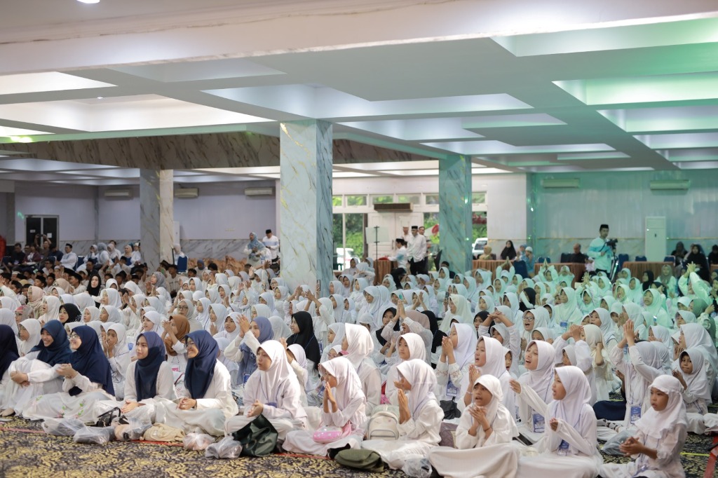 Sebanyak 1.700 anak yatim dan dhuafa menerima santunan. Dok. Ist