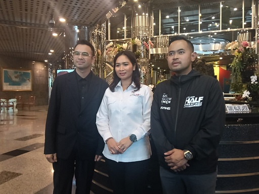Raffi Ahmad, Ni Luh Puspa, dan Gilang Widya Pramana setelah audiensi dengan Kementerian Pariwisata RI. (Foto: Dok. Yuni)