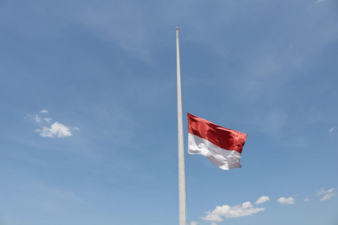 Bendera setengah tiang. DOK