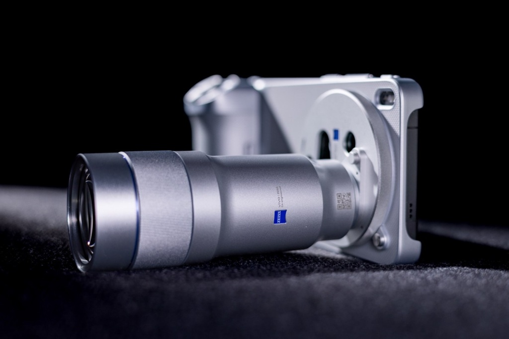 Vivo X300 Ultra dipamerkan di MWC 2026 dengan inovasi fotografi profesional melalui telephoto extender 400 mm serta dukungan aksesori canggih, siap debut global dan kemungkinan hadir di Indonesia.