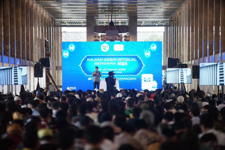 Kajian Adem Ramadan Hadir di Masjid Istiqlal, AQUA Bagikan 100.000 Produk dan Takjil untuk Jamaah