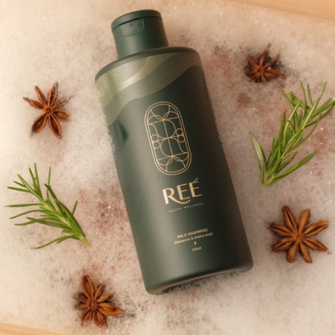  Biar rambut enggak kayak rambut singa, kamu bisa pakai sampo Non SLS. (Foto: Dok. Soco)