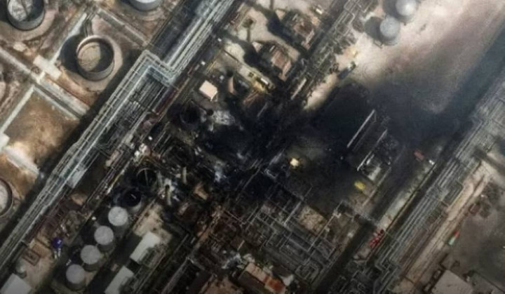 Rudal Iran Hantam Pangkalan AS di Bahrain hingga Kedubes di Riyadh