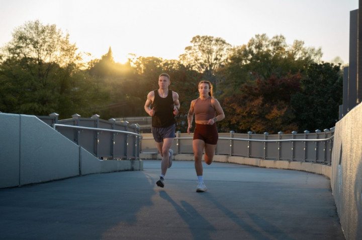 Sering Pusing Olahraga Saat Puasa? Smartwatch Bisa Bantu Pantau Zona Jantung