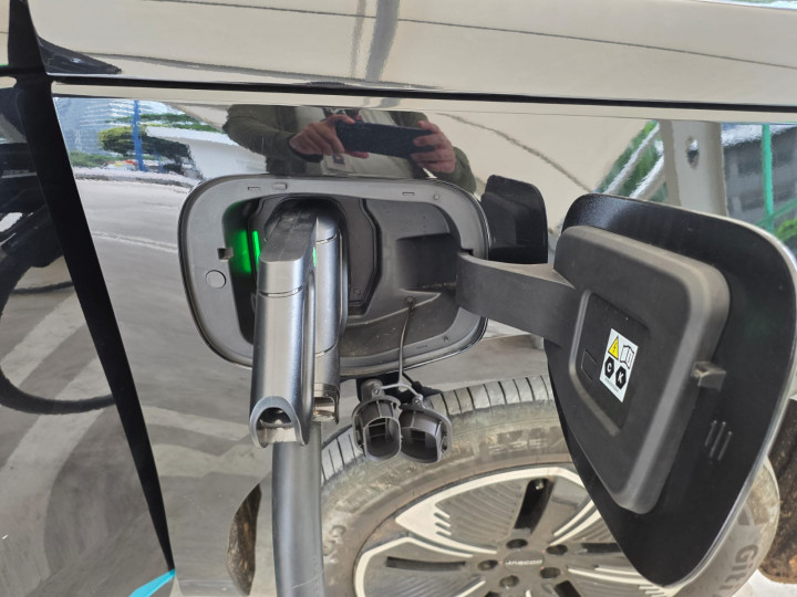 Menjajal Efisiensi Baterai dan Pengisian Kilat 130 kW Jaecoo J5