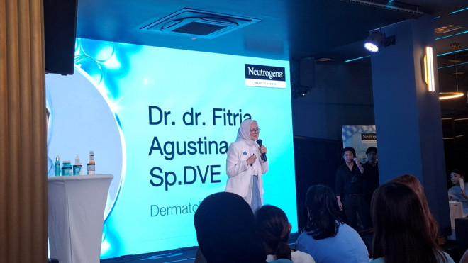 Dr. dr. Fitria Agustina, Sp.DVE, mengatakan hidrasi pada kulit tidak hanya terjadi di permukaan saja. Dok. Aulia/Medcom
