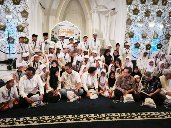 Ramadan Berbagi, Adaro dan Alamtri Santuni 1.000 Anak Yatim