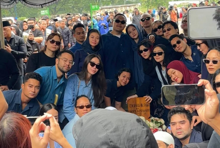 Vidi Aldiano Dimakamkan, Sang Adik Sampaikan Pesan Haru