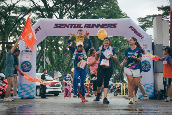 Kebahagiaan mengikuti Ngabuburit Run juga dirasakan oleh keluarga yang mengikuti event ini. Dok. Ist