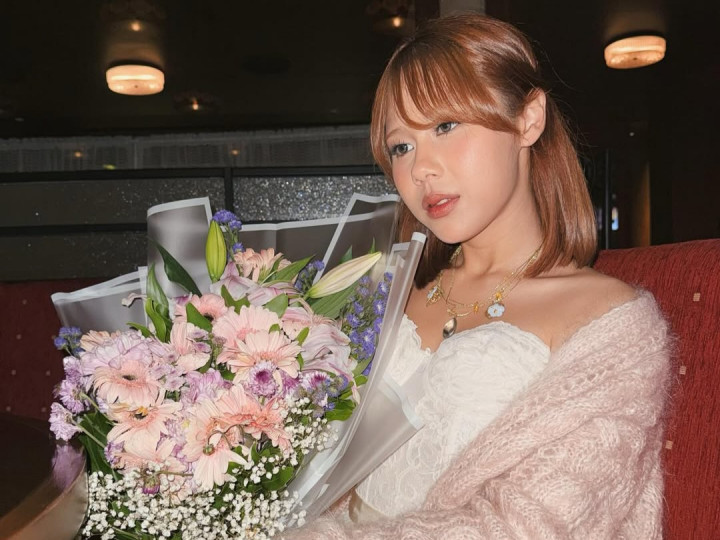 Bergetar di Atas Panggung, Nadin Amizah: “Beberapa Jam Lalu Saya Menyaksikan Vidi Mengembuskan Napas Terakhir”