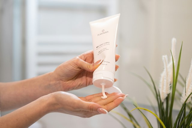 Kamu Capek Breakout Terus? Fix, Sunscreen Kamu Mungkin Gak Cocok! Cek 5 Tandanya