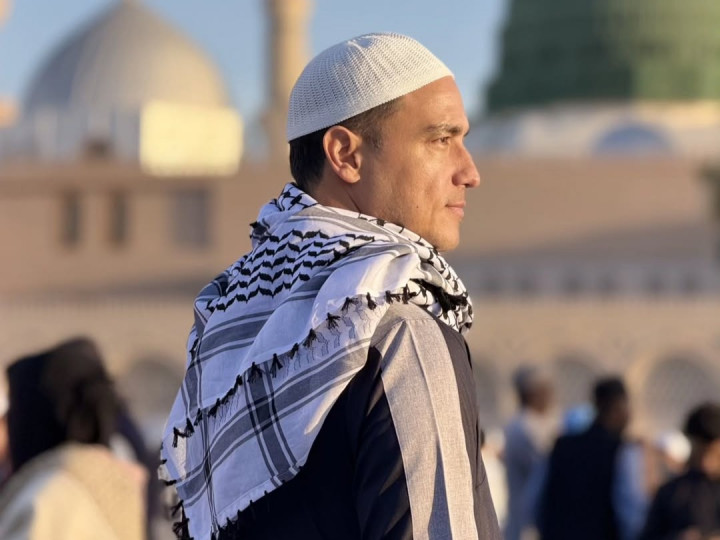 Hamish Daud Rayakan Ulang Tahun dengan Umrah di Bulan Ramadan