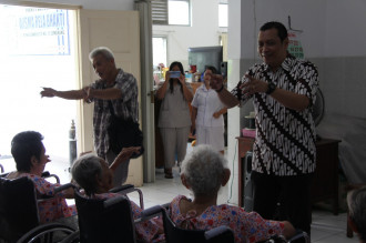 Nojorono Kudus Kunjungi Panti Asuhan dan Panti Wredha di Momen
