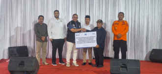 Bantuan Air Bersih dan Perlengkapan Sekolah bagi Korban Longsor