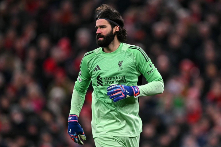 Kabar Buruk Liverpool! Alisson Becker Mendadak Cedera Jelang Lawan Galatasaray