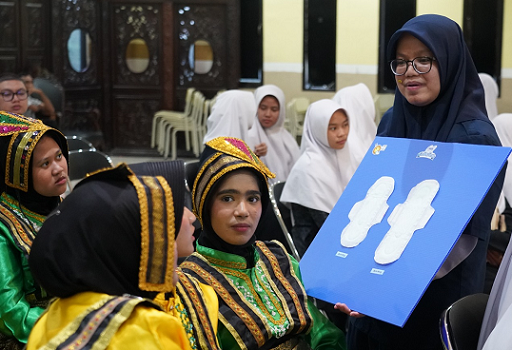 Edukasi seputar kesehatan dan mentsruasi di SMAIT Harapan Umat Karawang. (Foto: Dok. Istimewa)