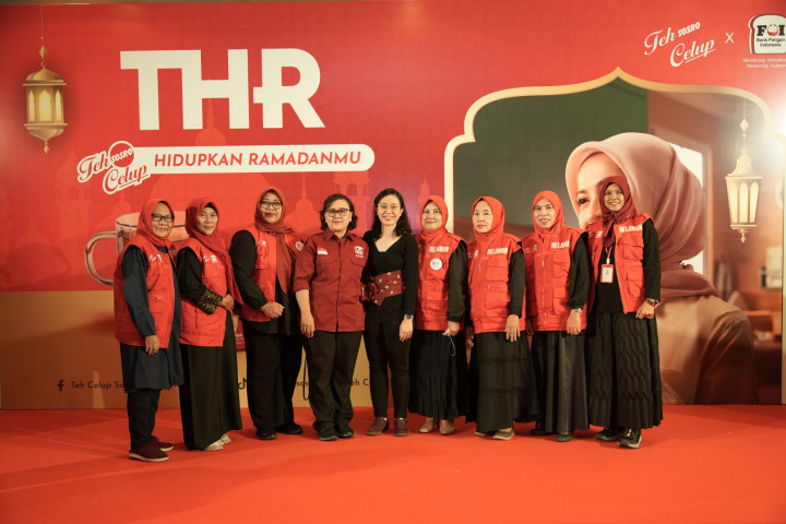 Teh Celup Sosro dan Ribuan Relawan Ibu-Ibu Siapkan 60.000 Paket Berbuka