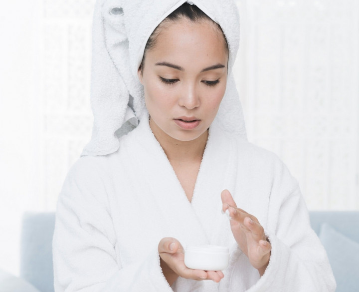 4 Body Scrub Terbaik yang Bikin Kulit Lebih Cerah dan Halus, Mulai Rp16 Ribuan