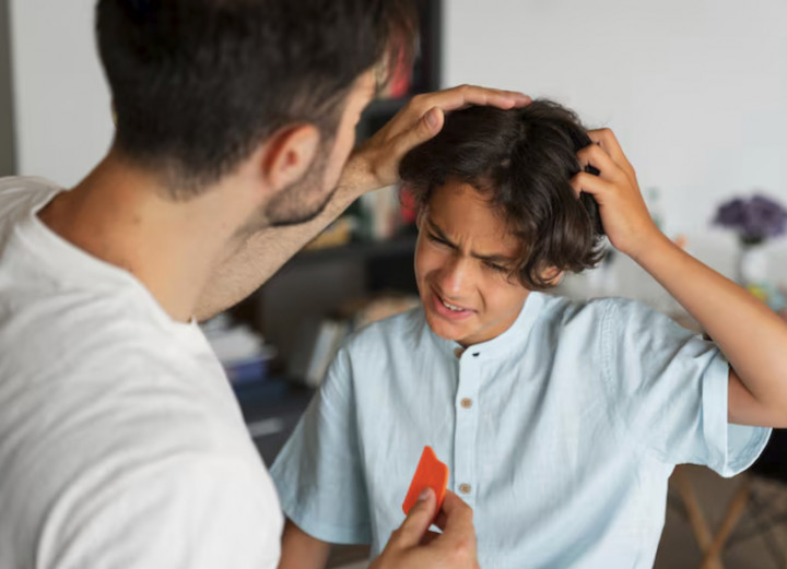 Anak Kena Kutu Rambut? Ini Cara Mengobati dan Mencegahnya agar Tidak Menyebar