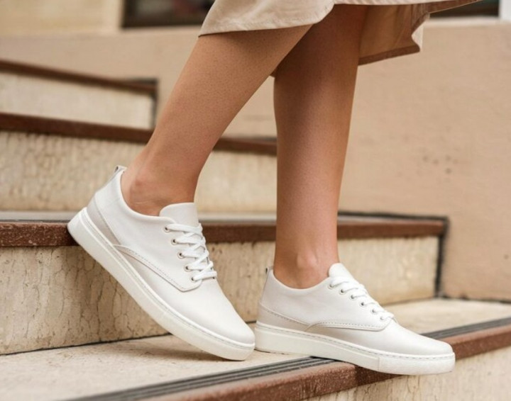 4 Sneakers Putih Paling Stylish untuk Gaya Kasual yang Simpel tapi Tetap Keren