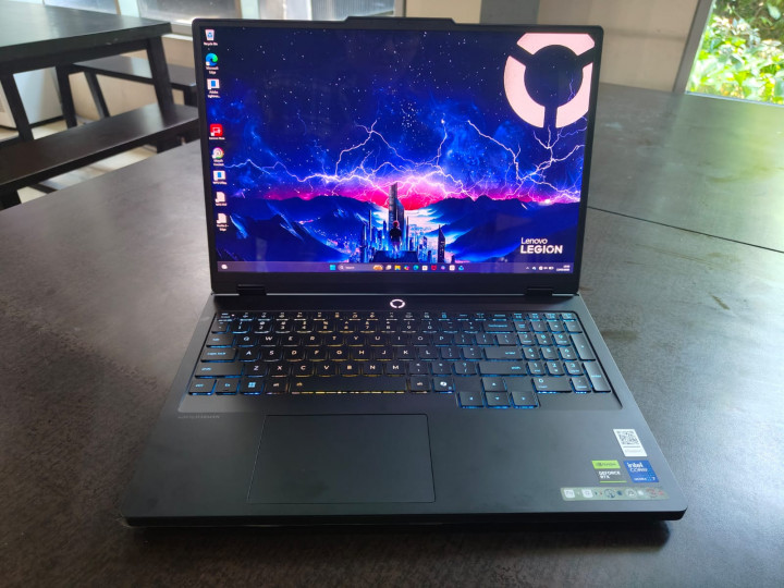 Menjajal Lenovo Legion Pro 5i 16IAX10: Laptop Gaming AI Kencang untuk Gaming dan Kreator