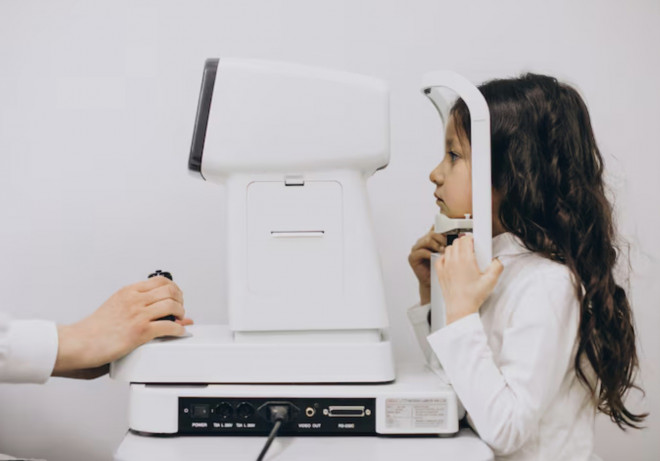 Skrining mata secara berkala sangat penting, karena glaukoma juga terjadi pada anak-anak akibat kelainan bawaan pada sistem aliran cairan mata. Ilustrasi Freepik