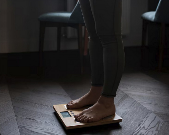 Tidak seperti pria, wanita mengalami berbagai transisi biologis yang memengaruhi metabolisme mereka. Ilustrasi Freepik