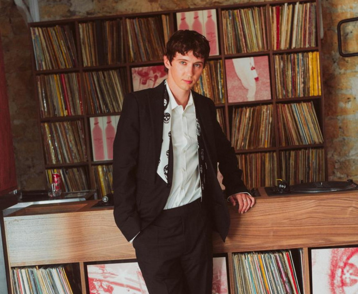 Troye Sivan Umumkan Kolaborasi Kreatif Baru di Paris Fashion Week