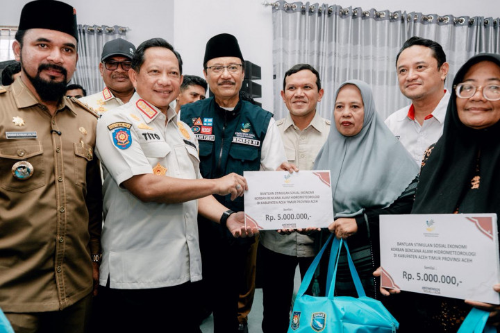 Pemerintah Salurkan Bantuan Rp 100 Miliar untuk Warga Terdampak