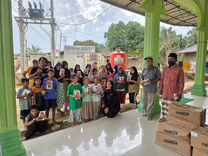 Se’Indonesia Salurkan 25.000 Paket Se’i Ayam untuk Warga Pascabanjir di Aceh