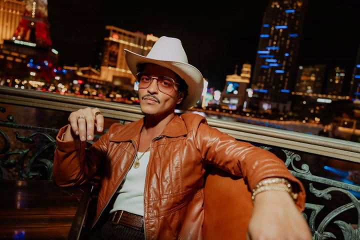 Bruno Mars Jawab Tudingan Benci Taylor Swift Usai 'Like' Unggahan Kritik