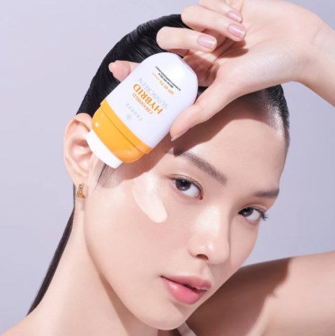   Sunscreen di bawah 100 ribu ini cucok dan bikin wajah kamu glowing. (Foto: Dok. Trueve)