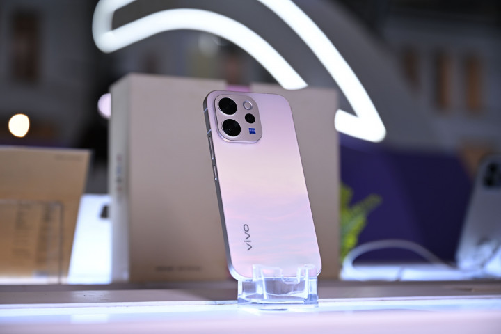 Ini Beda vivo V70 dan V70 FE: Satu untuk Konser, Satu untuk Liburan