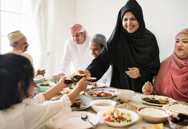 Pola makan yang berubah dan jor-joran mengeluarkan uang saat lebaran menuntut kita untuk untuk dibilang tampil mengesankan. Ilustrasi Freepik